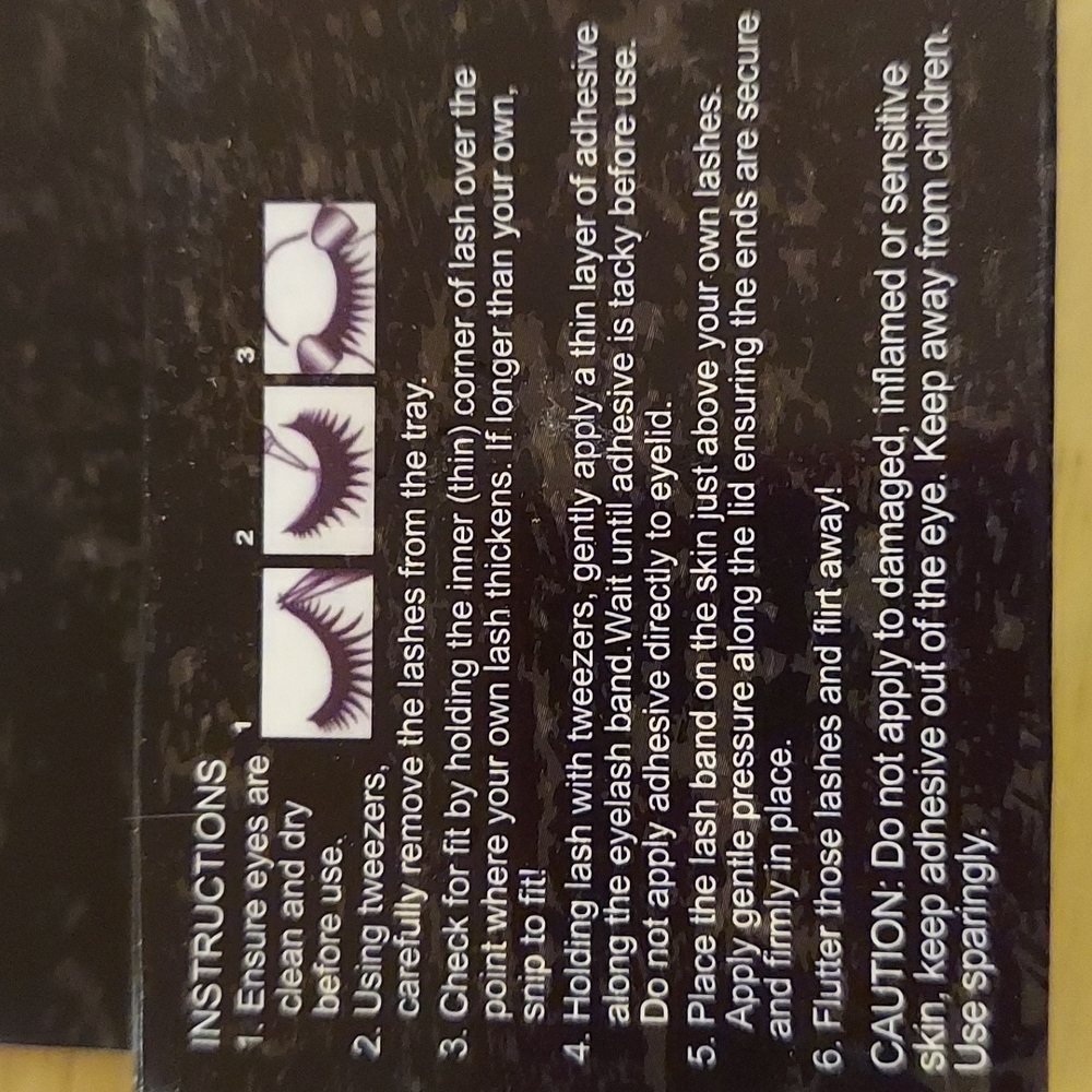 Flashy Lashes - Picture 4 of 7